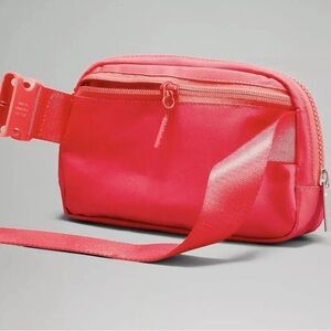 Lululemon everywhere belt bag